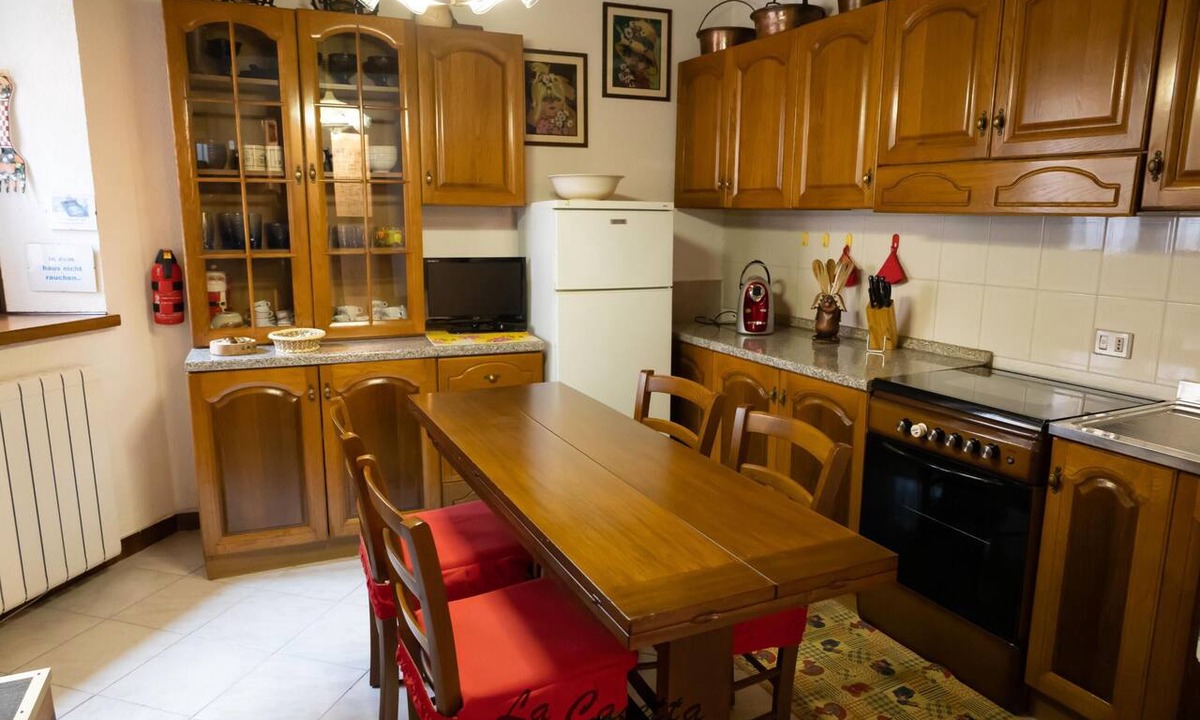 Brusimpiano Apartment | [Typical Apartment in the Courtyard] Lake Lugano