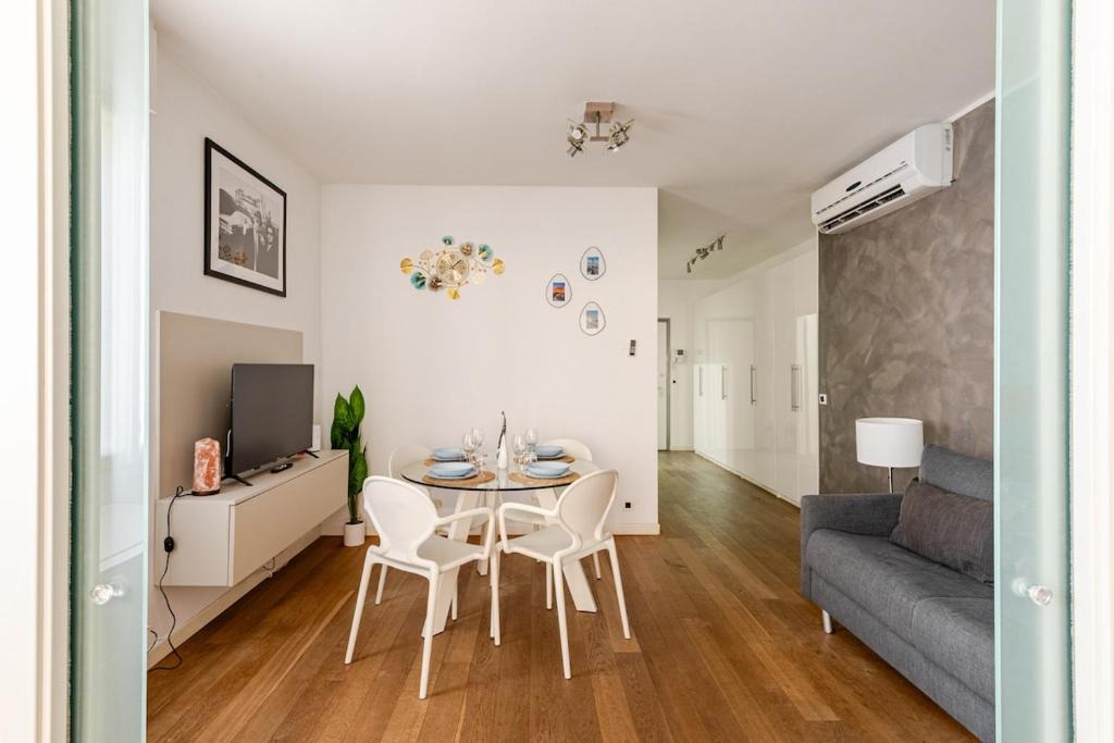 Historic Centre Apartment | Urban Oasis Suite Design & Comfort in Ponti Romani