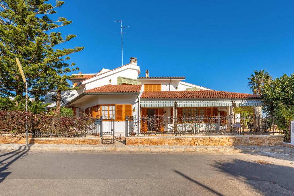 Porto Cesareo Villa | Villa Alice by BarbarHouse