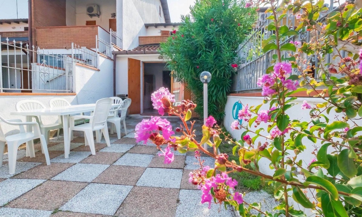 Lido delle Nazioni House | VILLA ANGELA by Interhome