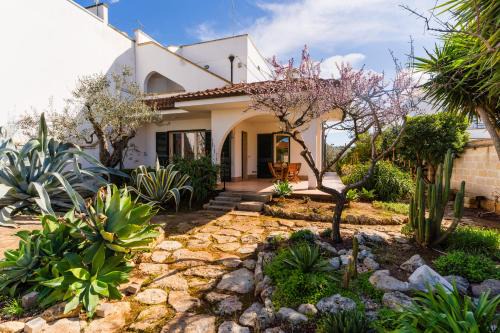 Boncore House | Villa Arneo by BarbarHouse