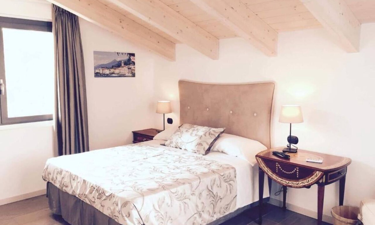 Capiago Intimiano House | Villa Bianca Guest House