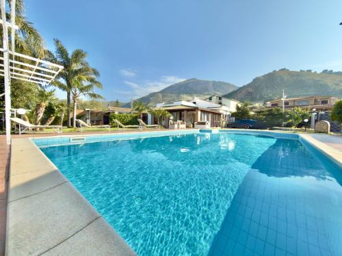 Torre Colonna-sperone Villa | Villa Cocus