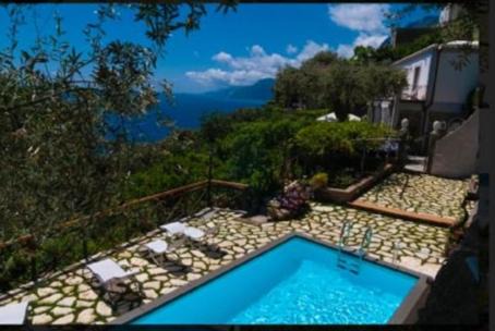 Laurito Villa | Villa De Rosa