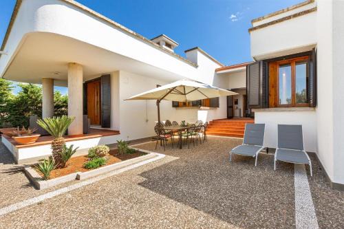 Castrignano del Capo House | Villa di Carmen by BarbarHouse