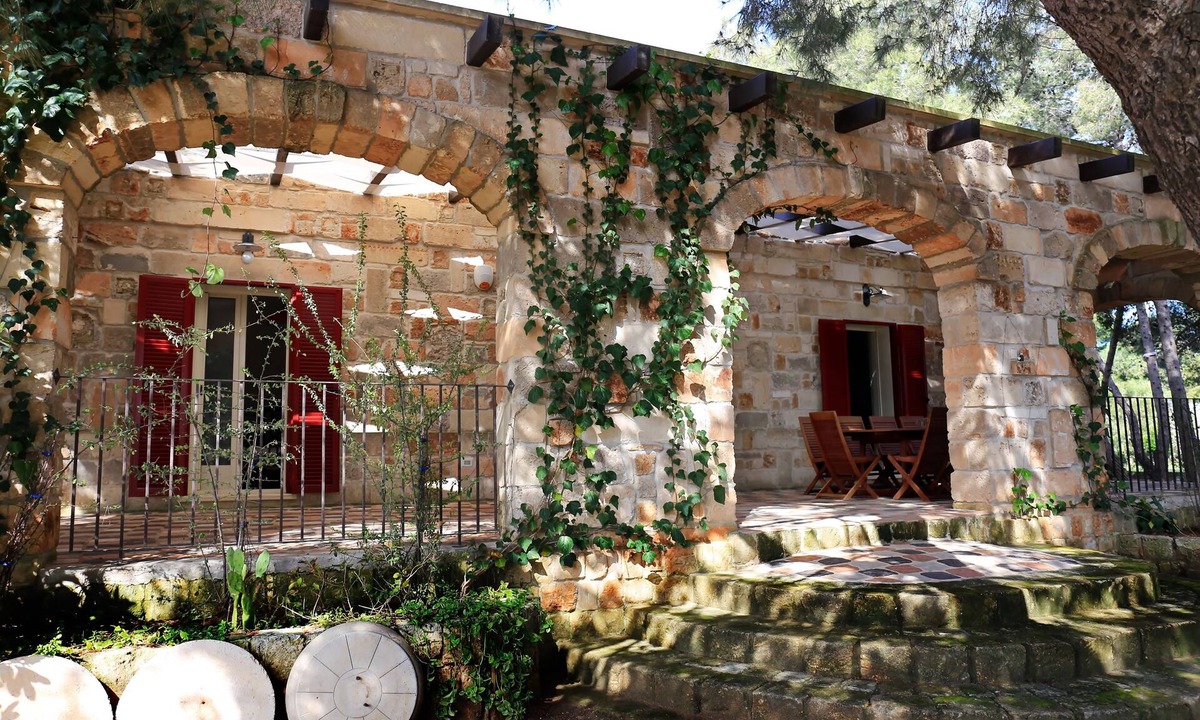 San Pietro in Bevagna Villa | Villa for 8 people in the middle of a tree-covered park of 7000m2