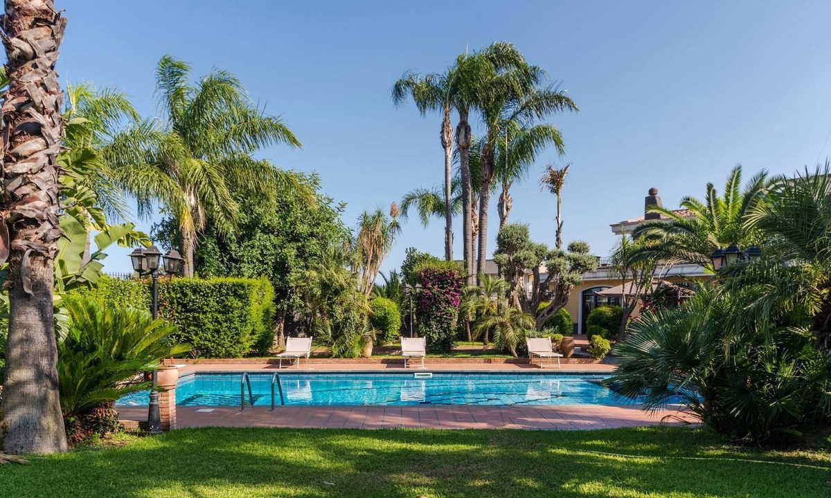 Aci Sant'Antonio House | Villa Gialla Private Padel Court