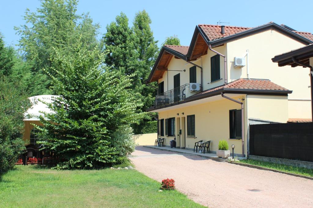 Arsago Seprio Bed & Breakfast | Villa Giglio