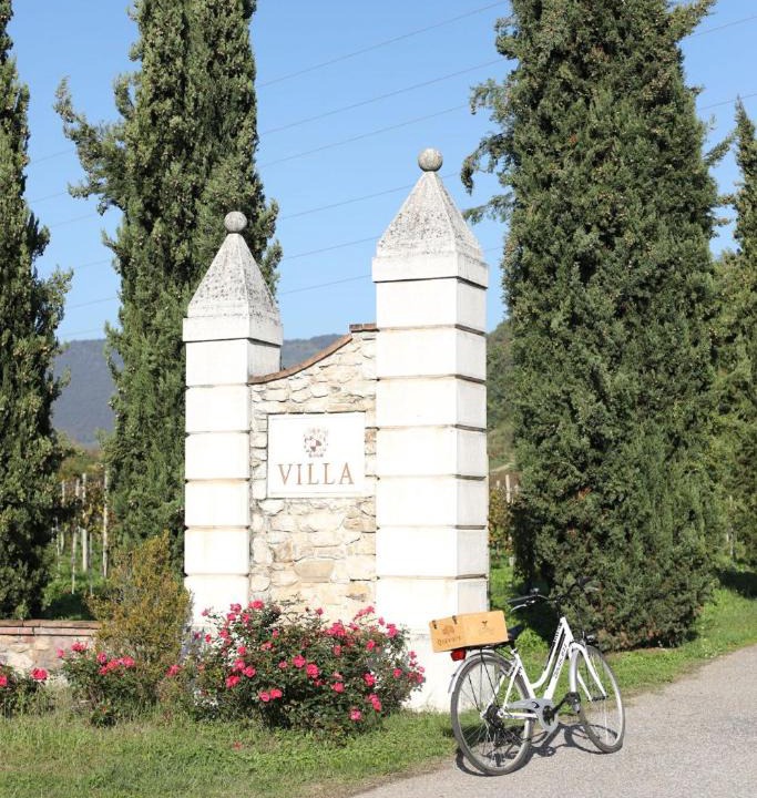 Bozze-Calchera-Villa Apartment | Villa Gradoni