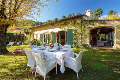 Camaiore Villa | Villa Label, when creativity meets style in endless romanticism