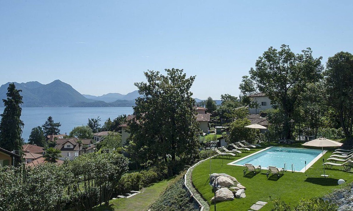 Baveno Villa | Villa Liside, fully refundable with voucher*: A charming three-story villa situated on a promontory facing the lake, with Free WI-FI.