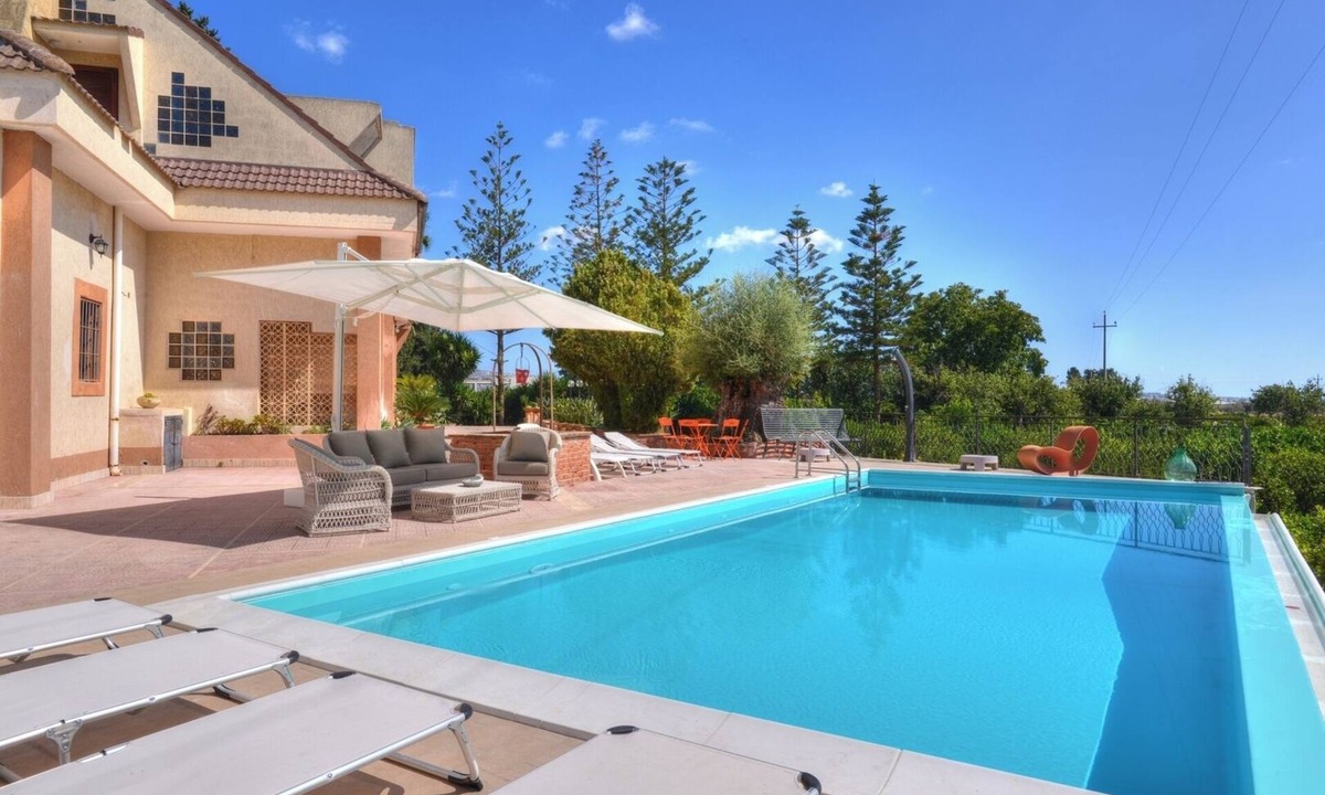 Syracuse Villa | Villa Rubino, Elegant Country House with Pool