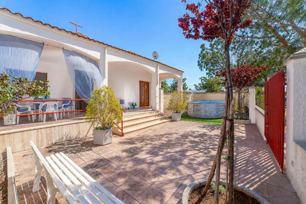 Torre Colimena Villa | Villa Tati con Piscina a soli 550 mt dal mare di Torre Colimena