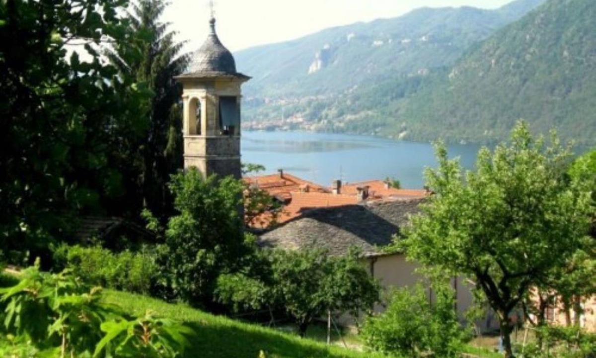 Crabbia House | Villa with large private panoramic garden and superb view on lake Orta
