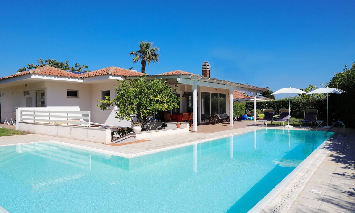 Marina di Ragusa Villa | Villa with private pool at 300 meters from the sea!