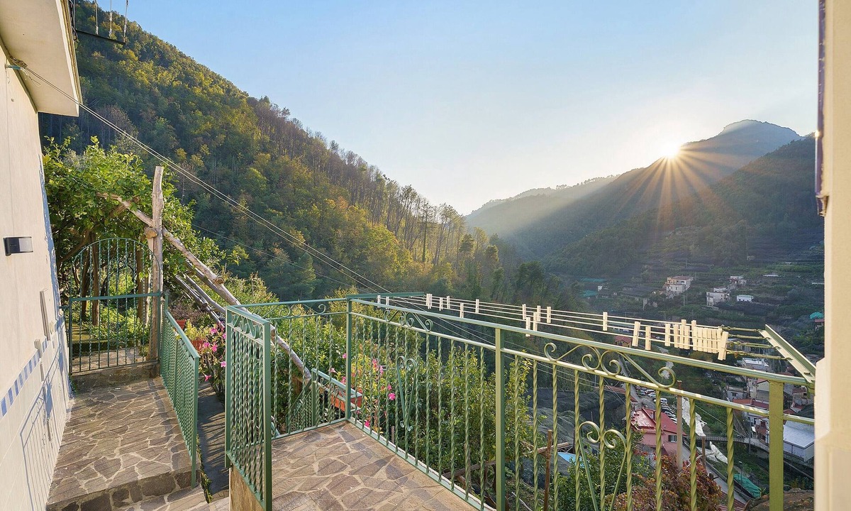 Pucara House | Vincanto Maiori Amalfi Coast Holiday Home with Mountain View, Wi-Fi & Air Conditioning