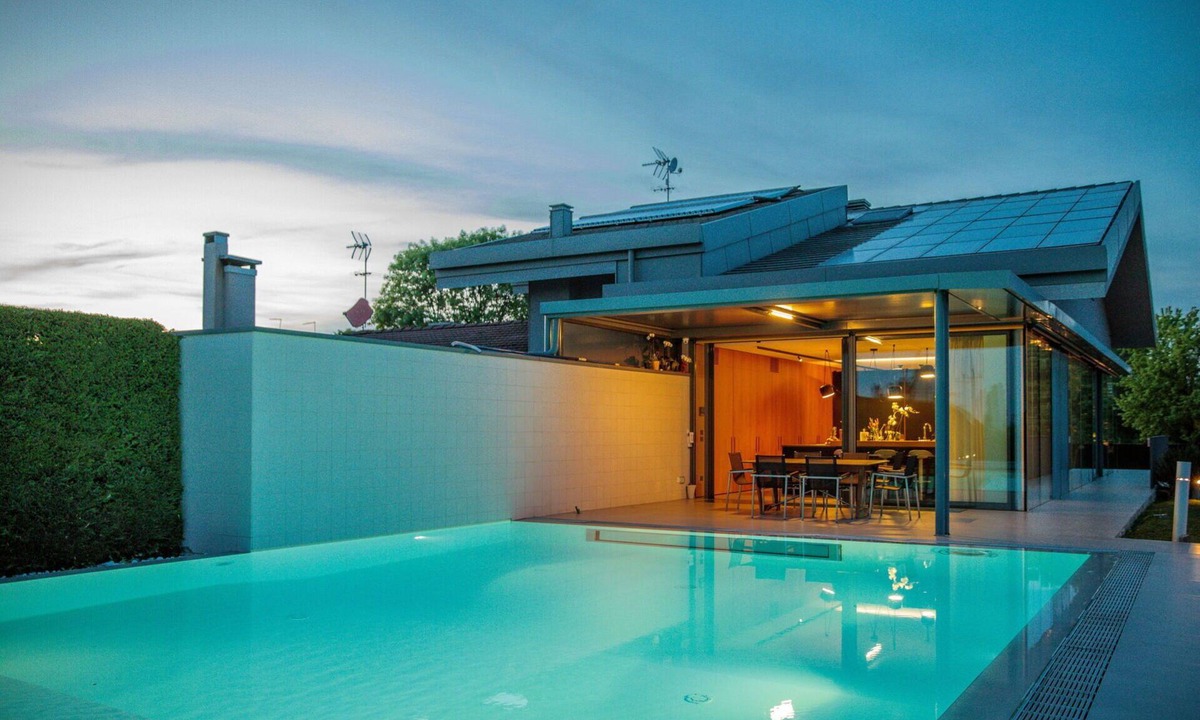 Arzergrande Villa | Wonderful private villa with hot tub, sauna, A/C, private pool, WIFI, TV, patio and pets allowed