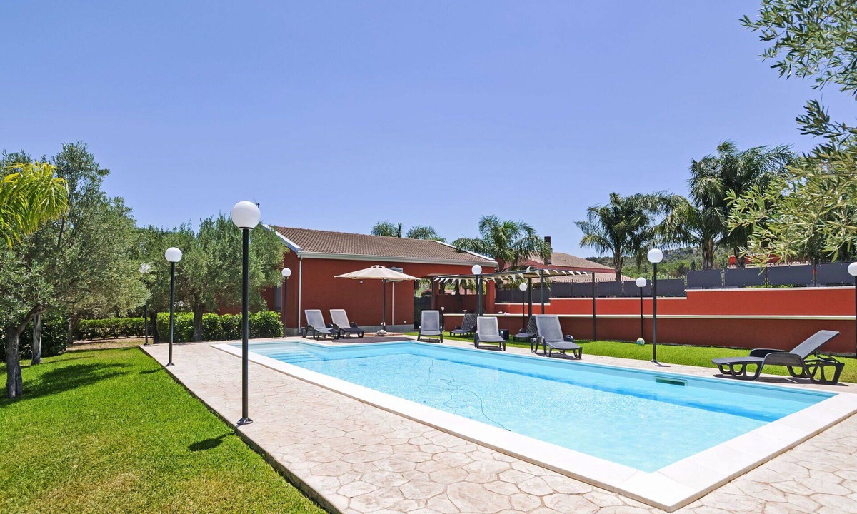 Syracuse Villa | Wonderful private villa for 6 people with A/C, WIFI, private pool, TV and patio