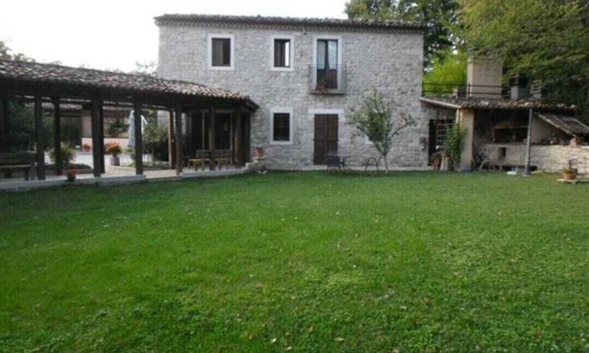 Casalciprano Bed & Breakfast | Wonderful stone farmhouse nestled in nature between forest and stream