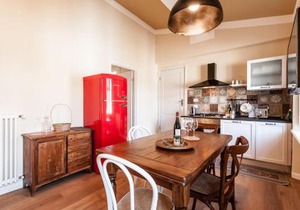 Affordable suite with a view - Heart of Lucca, 2 baths, 3 SmartTV