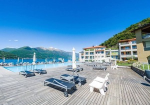 Modern Italian Lakes apartment with pool