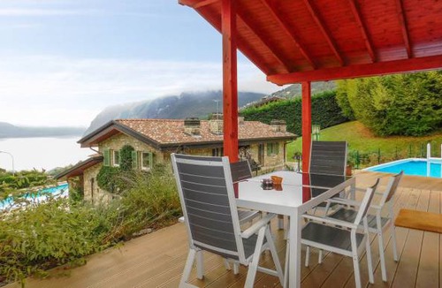 Riva di Solto House | 2 bedroom accommodation in Solto Collina BG