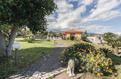 Giarre House | 3 bedroom accommodation in Giarre CT