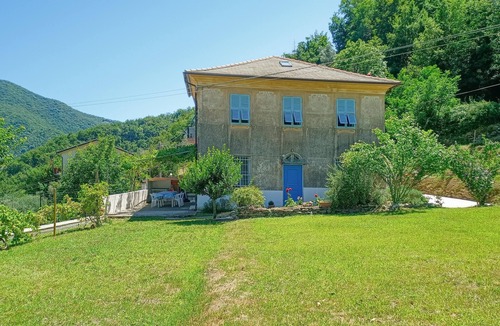 Uscio House | 3 bedroom pet friendly home in Terrile