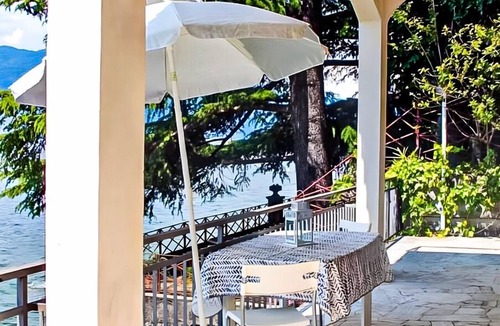 Brezzo di Bedero Apartment | 3-room apartment with separate kitchen and balcony right on the beach
