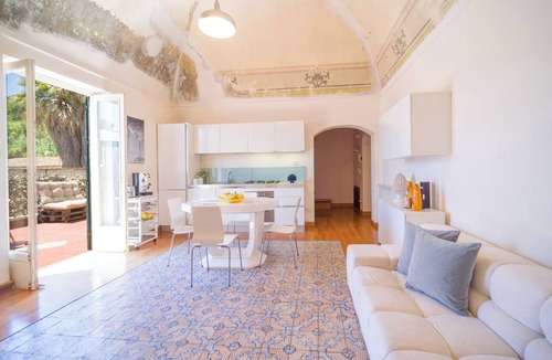 Calatafimi Villa | A prestigious historic estate with a pool, in Segesta, near the beach in Alcamo