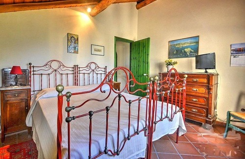 Acireale Apartment | Acireale B&B Double AC bedroom in villa with g