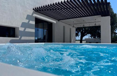Carovigno Villa | Aeneas Villa Pool & Jacuzzi al mare Torre Guaceto