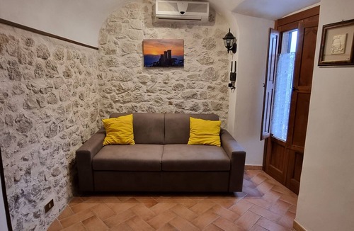 Pacentro House | Alexander House