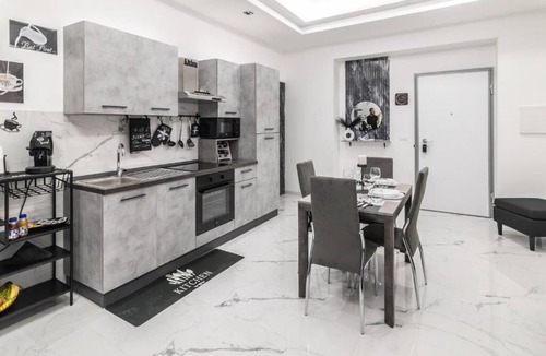 Rosolini Apartment | Amour