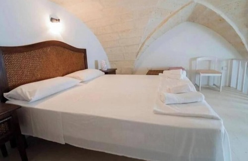 Uggiano la Chiesa Bed & Breakfast | Anemone Studios - Double room with extra bed in Salento