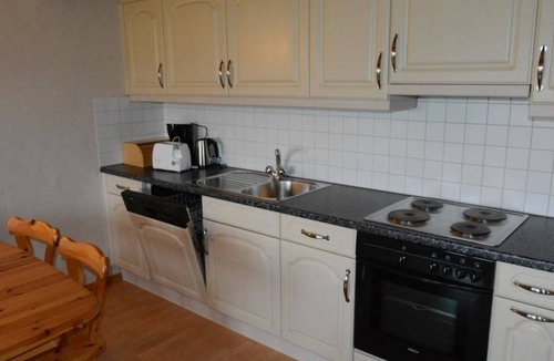 Schoenried Apartment | Anne (2. Stock) Appartement/Fewo, Dusche oder Bad, WC 12-Bettwohnung by Interhome