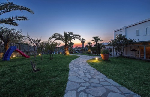 Succhivo Apartment | Apartment '102 Monolocale Vista Giardino' with Private Terrace, Wi-Fi and Air Conditioning