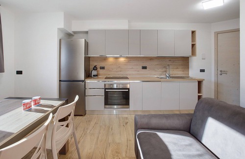 Isolaccia Apartment | Apartment '4' with Mountain View, Shared Garden and Wi-Fi
