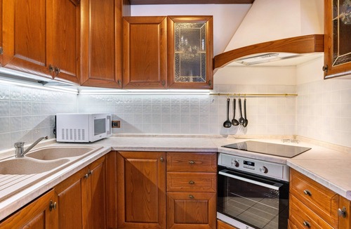 Cles Apartment | Apartment 'Appartamento Cles' with Mountain View, Balcony and Wi-Fi