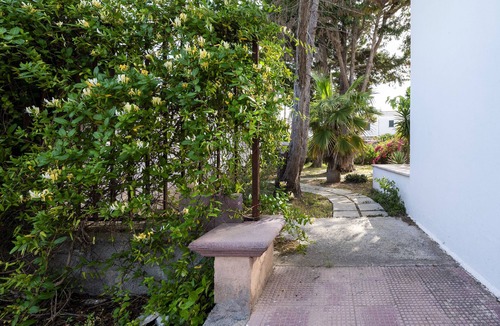 Giurdignano Apartment | Apartment 'Borgo Borgia - Casa Del Oliandolo' with Shared Pool, Wi-Fi and Air Conditioning
