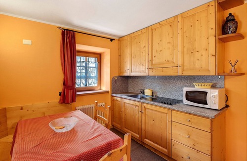 Livigno Ski Chalet | Apartment 'Devislong' with Mountain View, Shared Garden and Wi-Fi