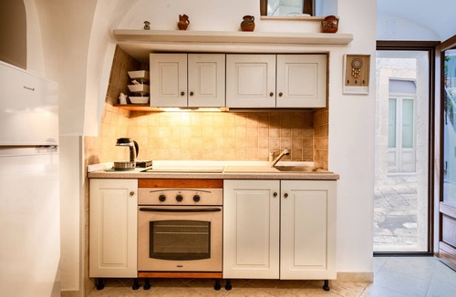 Centro Storico Apartment | Apartment 'Dimora Elio, Civico 46' with Wi-Fi