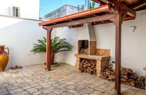 Mesagne Apartment | Apartment 'Dimora La Reggia' with Private Pool, Wi-Fi and Air Conditioning