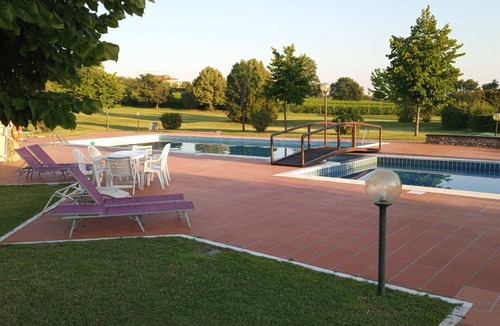 Calmasino Apartment | Apartment 'Golf Residence La Ca' with Shared Pool and Private Garden