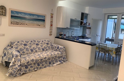 Marina di Massa Apartment | Apartment in Marina Di Massa with 2 bedrooms sleeps 5