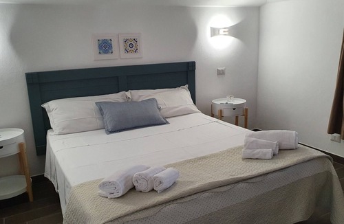 Gallina Apartment | Apartment in villa a stone's throw from the sea Up