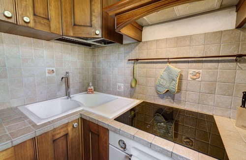 Mirano Apartment | Apartment 'Iris' with Private Terrace, Wi-Fi and Air Conditioning