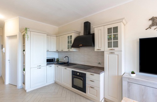 Lesa Apartment | Apartment 'Jacuzzi E Vistalago' with Lake View, Wi-Fi and Air Conditioning
