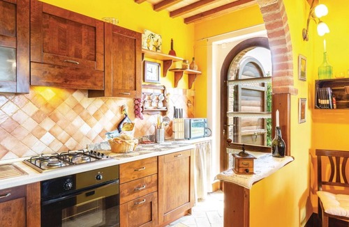 Asciano Apartment | Apartment 'La Casa Di Bice' with Shared Pool, Wi-Fi and Air Conditioning