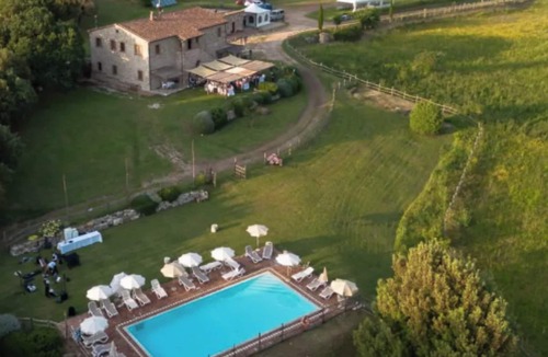 Pomarance Apartment | Apartment 'La Stalla' with Shared Pool, Private Garden and Wi-Fi